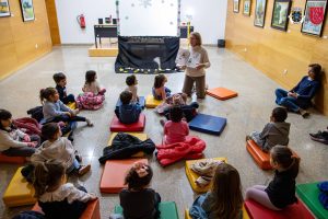 𝘼 𝙢𝙖𝙜𝙞𝙖 𝙙𝙖𝙨 𝙝𝙞𝙨𝙩𝙤́𝙧𝙞𝙖𝙨 voltou à Biblioteca Municipal de Valpaços