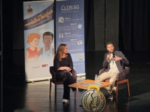 𝗗𝗶𝗮 𝗠𝘂𝗻𝗱𝗶𝗮𝗹 𝗱𝗮 𝗔𝘁𝗶𝘃𝗶𝗱𝗮𝗱𝗲 𝗙𝗶́𝘀𝗶𝗰𝗮 𝗮𝘀𝘀𝗶𝗻𝗮𝗹𝗮𝗱𝗼 𝗲𝗺 𝗖𝗵𝗮𝘃𝗲𝘀 𝗰𝗼𝗺 𝗮𝗰̧𝗮̃𝗼 𝗽𝗲𝗱𝗮𝗴𝗼́𝗴𝗶𝗰𝗮 𝗱𝗲 𝗡𝗲𝗹𝘀𝗼𝗻 𝗘́𝘃𝗼𝗿𝗮