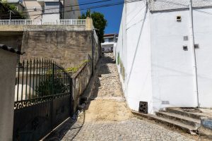 Estão em curso os trabalhos de instalação das novas escadas mecânicas